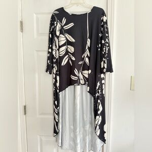 Black and White Floral Tunic Top